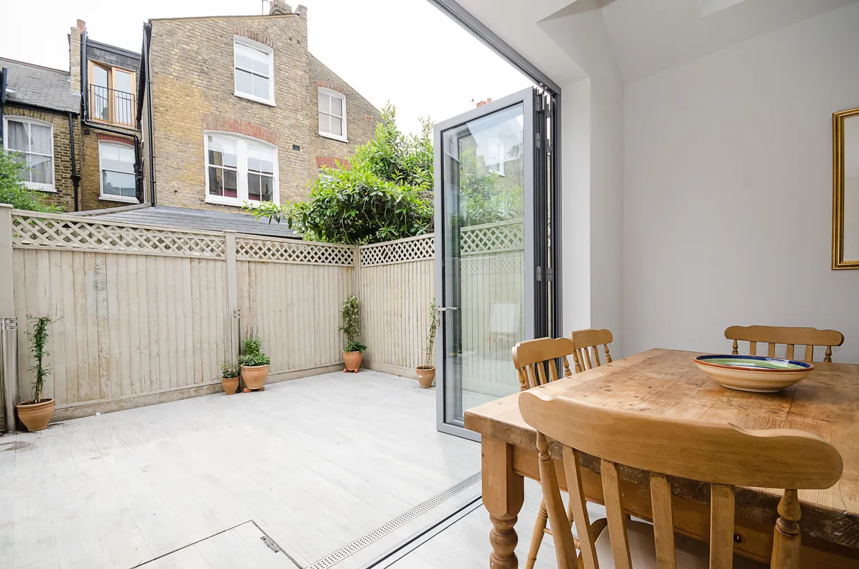 Tregarvon Road London SW11 photo 2
