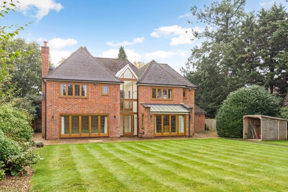 Vicarage Way Gerrards Cross SL9 photo 6