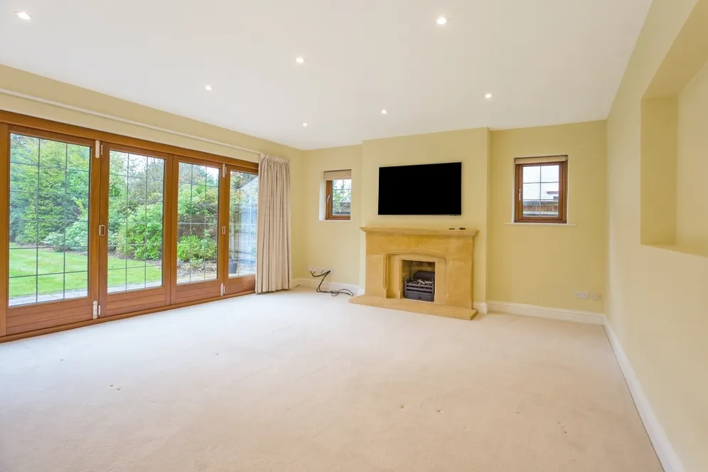 Vicarage Way Gerrards Cross SL9 photo 7