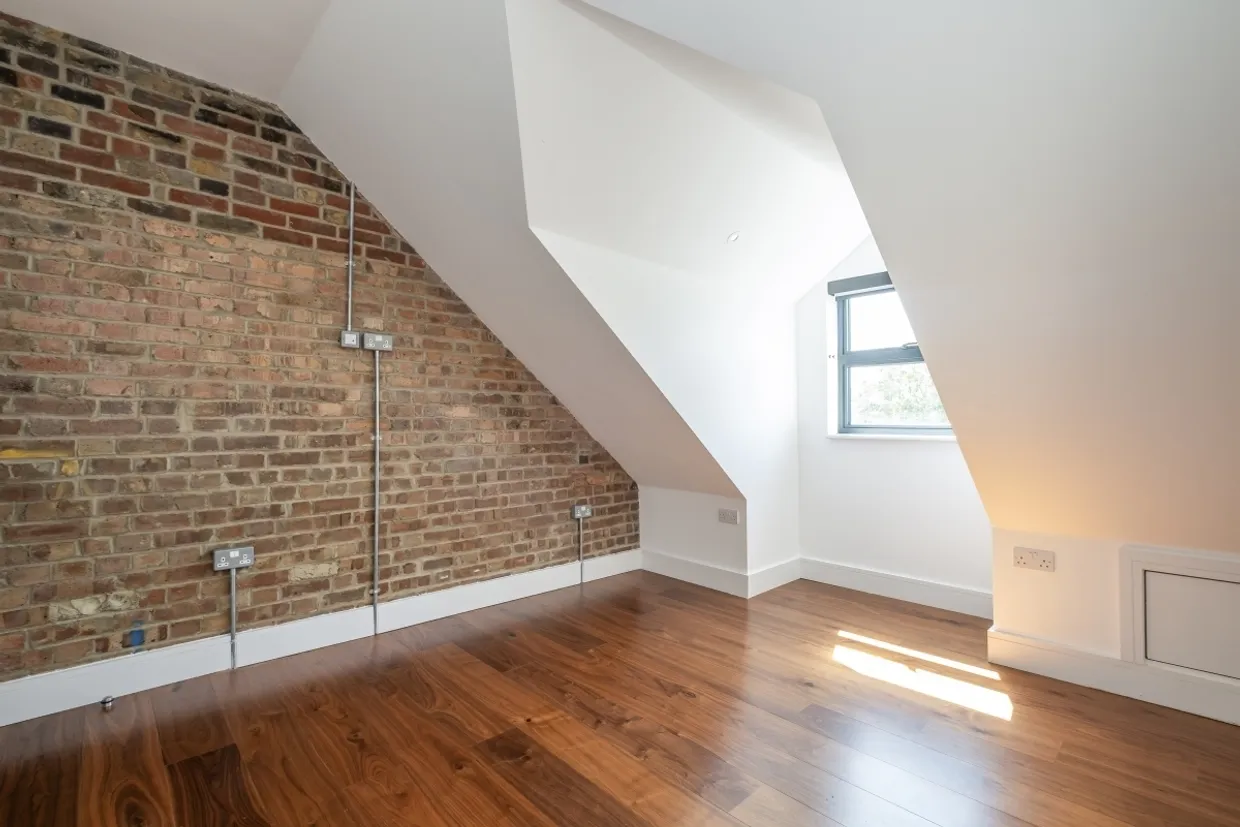 Garratt Lane London SW17 photo 8