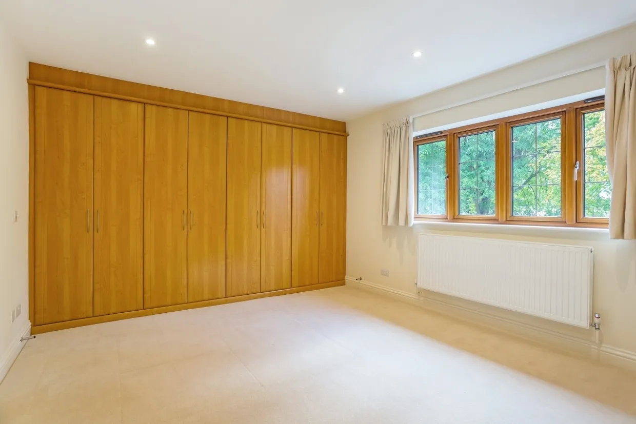 Vicarage Way Gerrards Cross SL9 photo 13