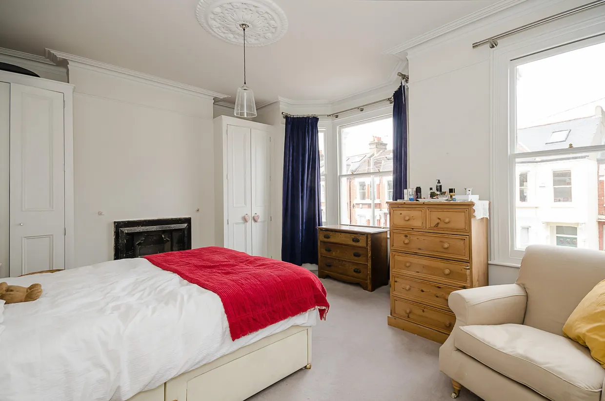 Tregarvon Road London SW11 photo 7