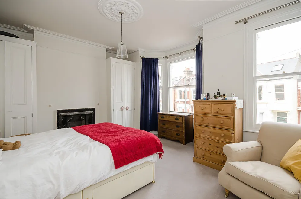 Tregarvon Road London SW11 photo 7