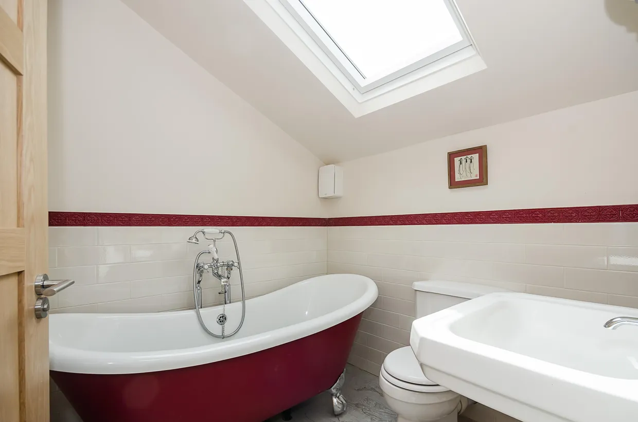 Tregarvon Road London SW11 photo 8