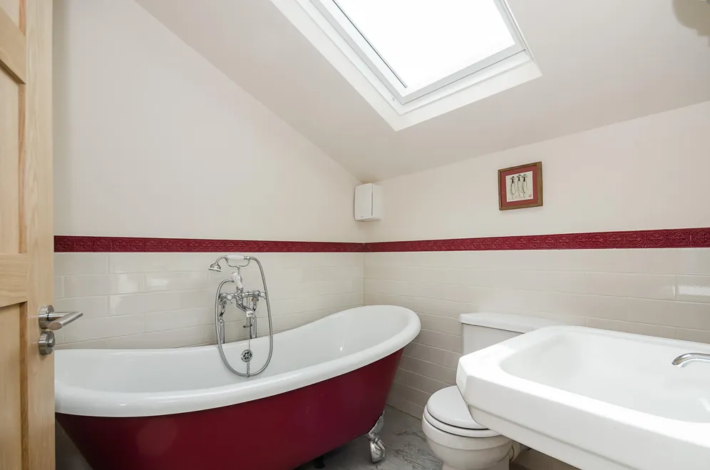 Tregarvon Road London SW11 photo 8