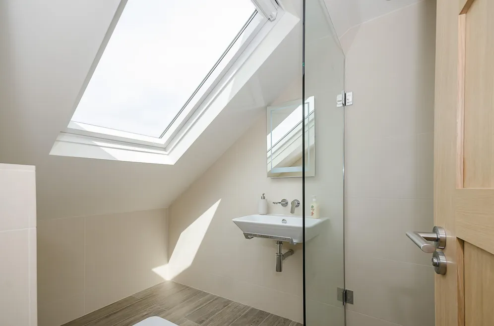 Tregarvon Road London SW11 photo 9
