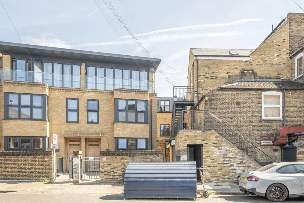 Garratt Lane London SW17 photo 15