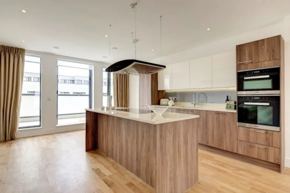 Fairmont Mews London NW2 photo 2