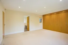 Vicarage Way Gerrards Cross SL9 photo 17