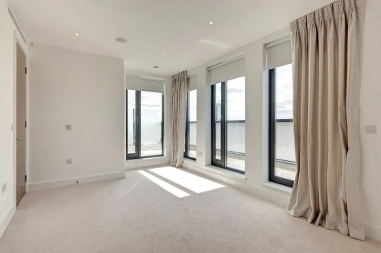 Fairmont Mews London NW2 photo 6