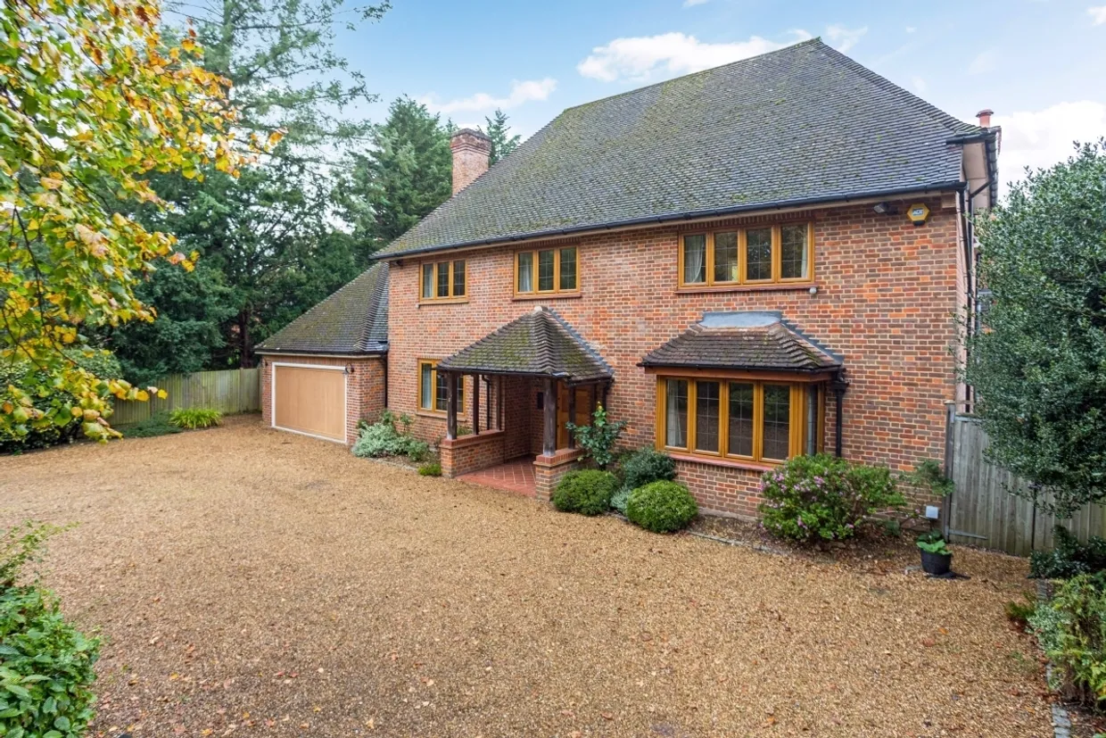 Vicarage Way Gerrards Cross SL9 photo 20