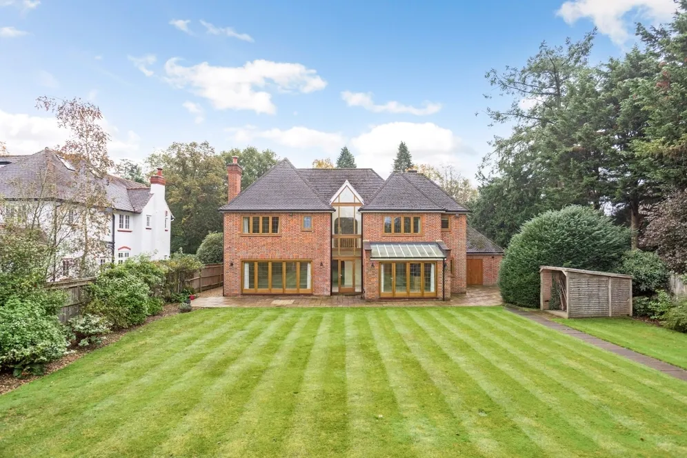 Vicarage Way Gerrards Cross SL9 photo 21
