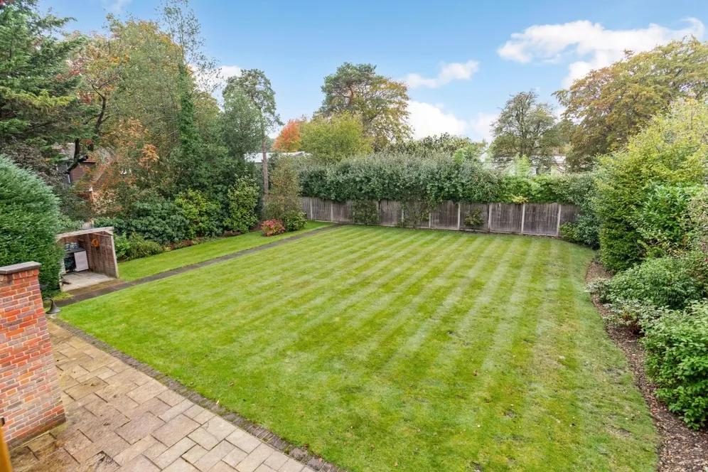 Vicarage Way Gerrards Cross SL9 photo 23