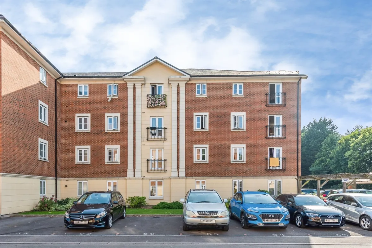 Brunel Crescent, Swindon