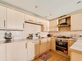 Brunel Crescent, Swindon thumb 3