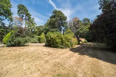 Bridgewater Road Weybridge KT13 photo 3