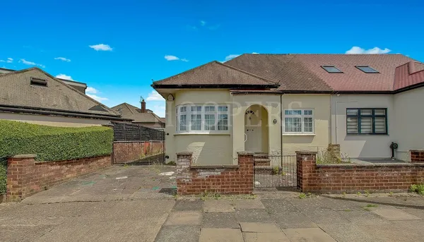 Winston Avenue, London, NW9