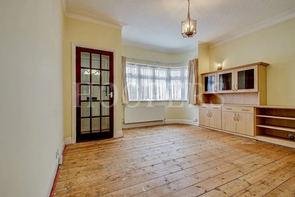 Winston Avenue, London, NW9