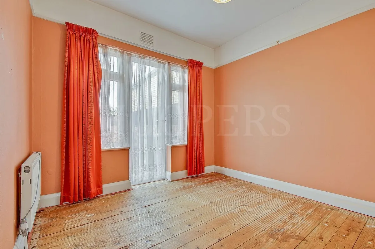 Winston Avenue, London, NW9