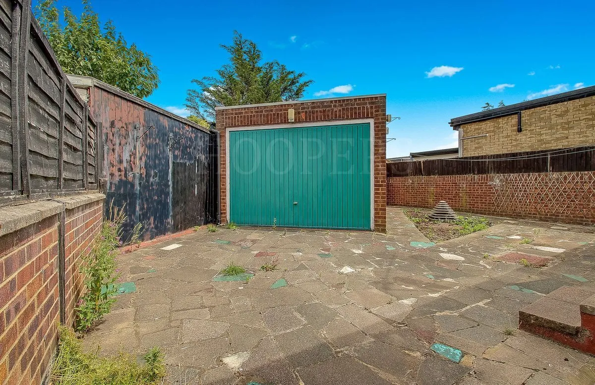 Winston Avenue, London, NW9