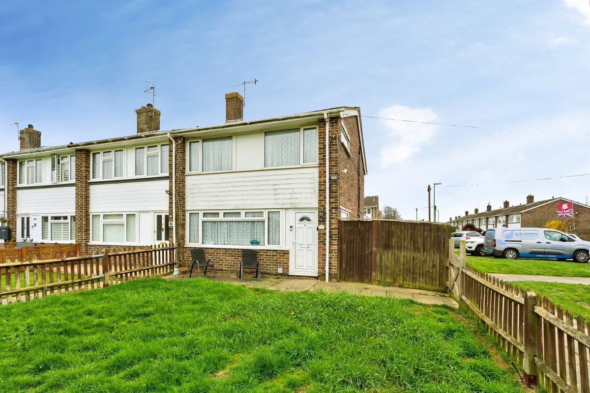 Daniel Close, LANCING