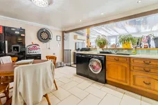 Daniel Close, LANCING