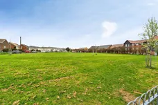 Daniel Close, LANCING