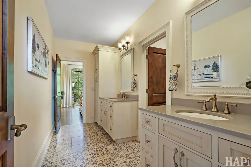 18 ENCLAVE COURT, South Barrington, IL 60010