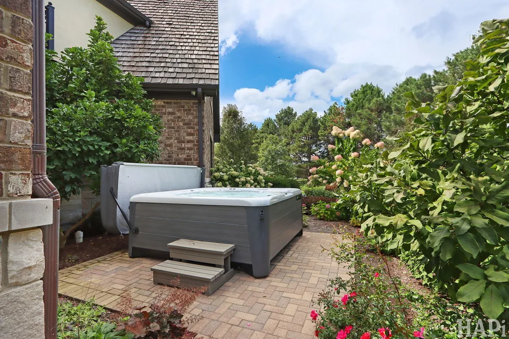 18 ENCLAVE COURT, South Barrington, IL 60010