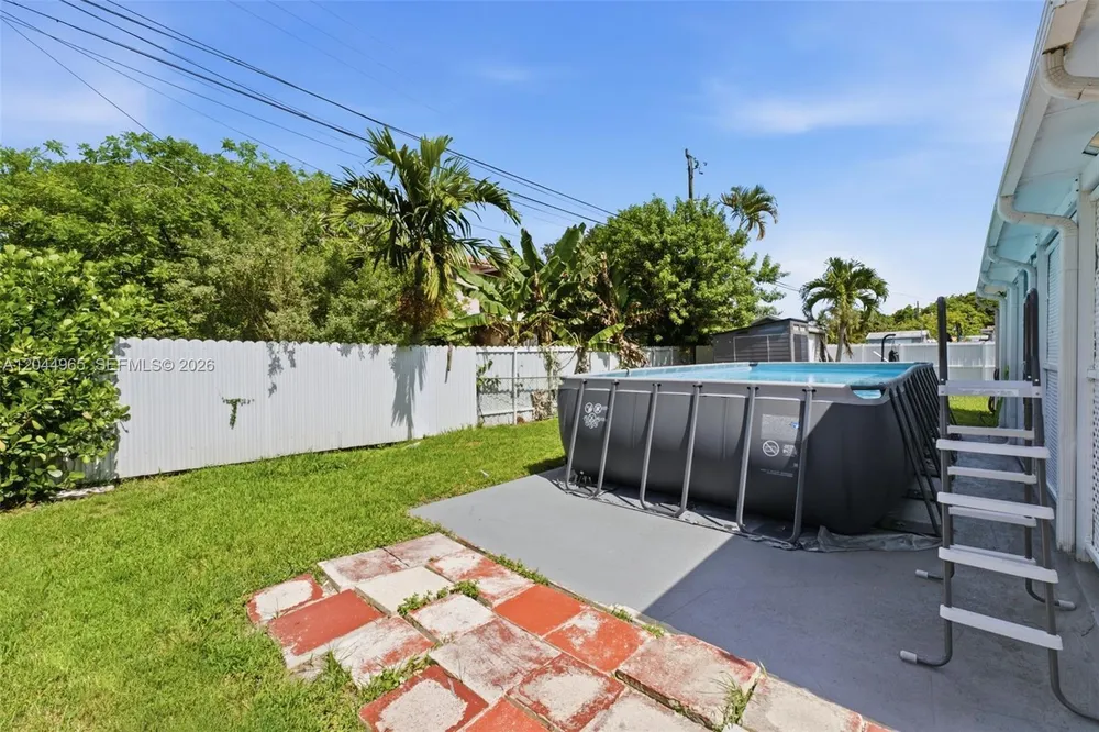 1421 SW 76th Ct, Miami, FL 33144