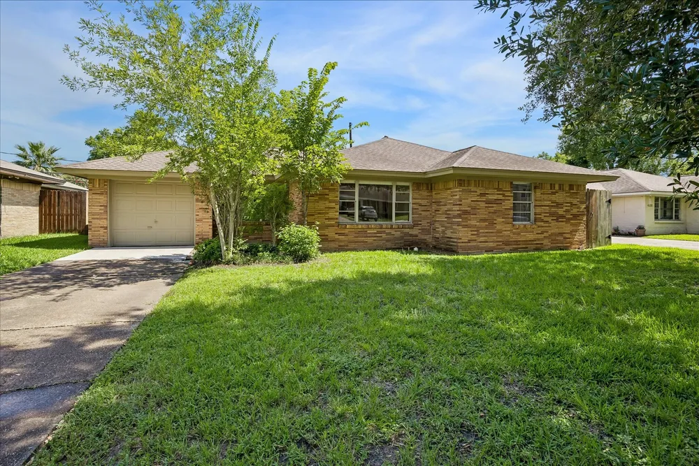 4030 McDermed Dr, Houston, TX 77025