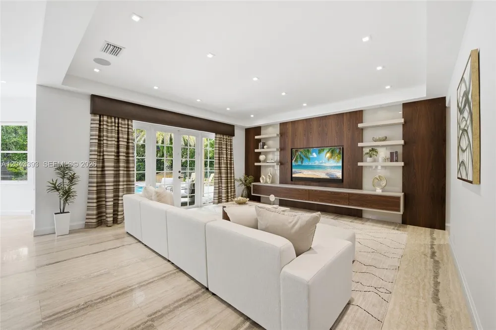 1585 Victoria Isle Way, Weston, FL 33327