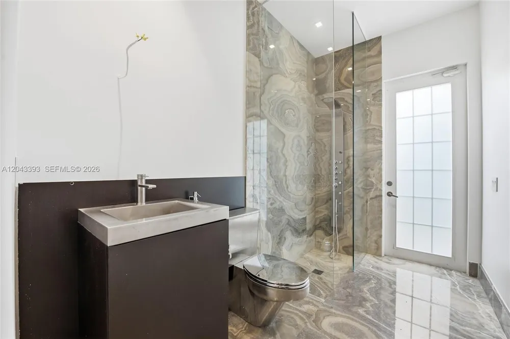 1585 Victoria Isle Way, Weston, FL 33327