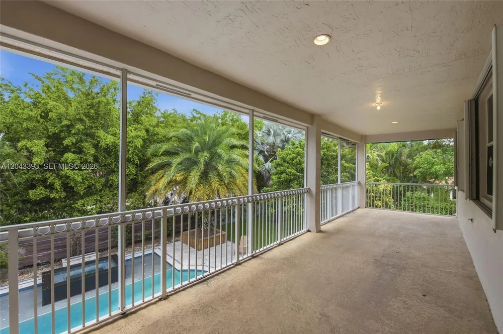 1585 Victoria Isle Way, Weston, FL 33327
