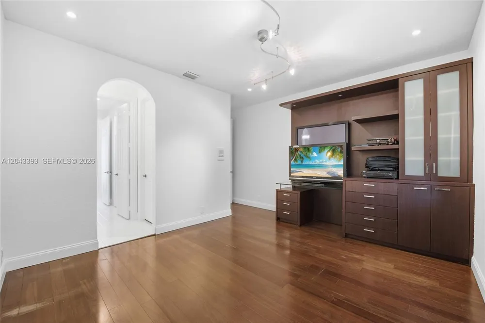 1585 Victoria Isle Way, Weston, FL 33327