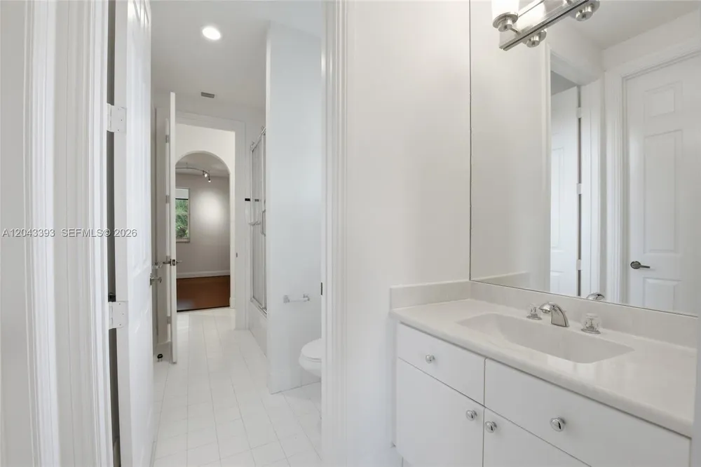 1585 Victoria Isle Way, Weston, FL 33327