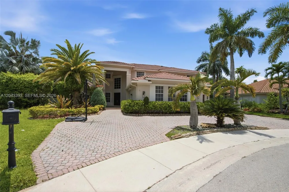 1585 Victoria Isle Way, Weston, FL 33327