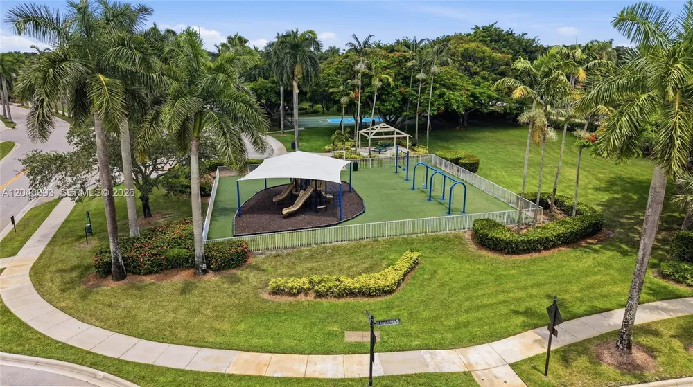 1585 Victoria Isle Way, Weston, FL 33327