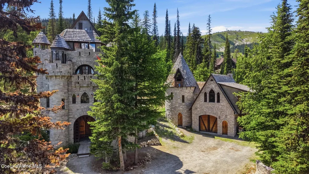 1018 Mogul Hill Rd, Sandpoint, ID 83864