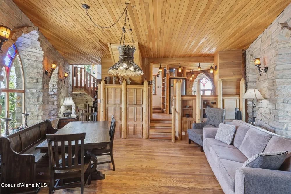 1018 Mogul Hill Rd, Sandpoint, ID 83864