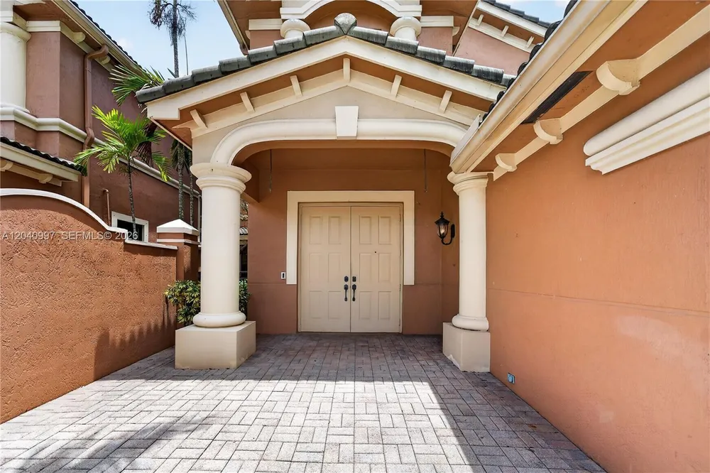 2767 Kinsington Cir, Weston, FL 33332