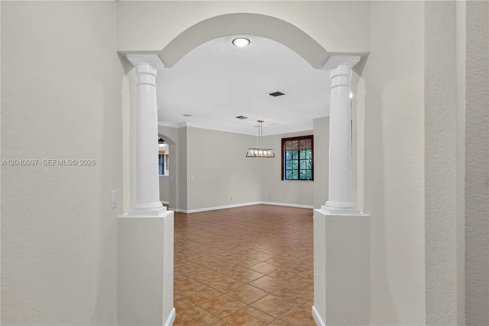 2767 Kinsington Cir, Weston, FL 33332