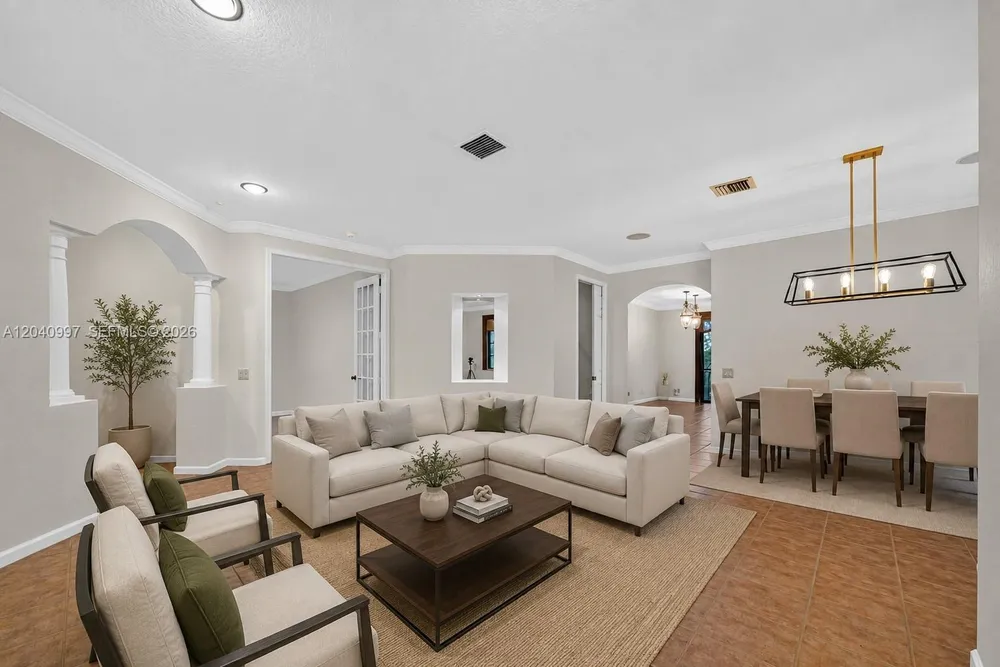 2767 Kinsington Cir, Weston, FL 33332