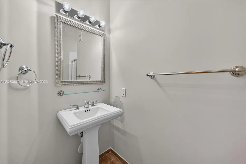 2767 Kinsington Cir, Weston, FL 33332