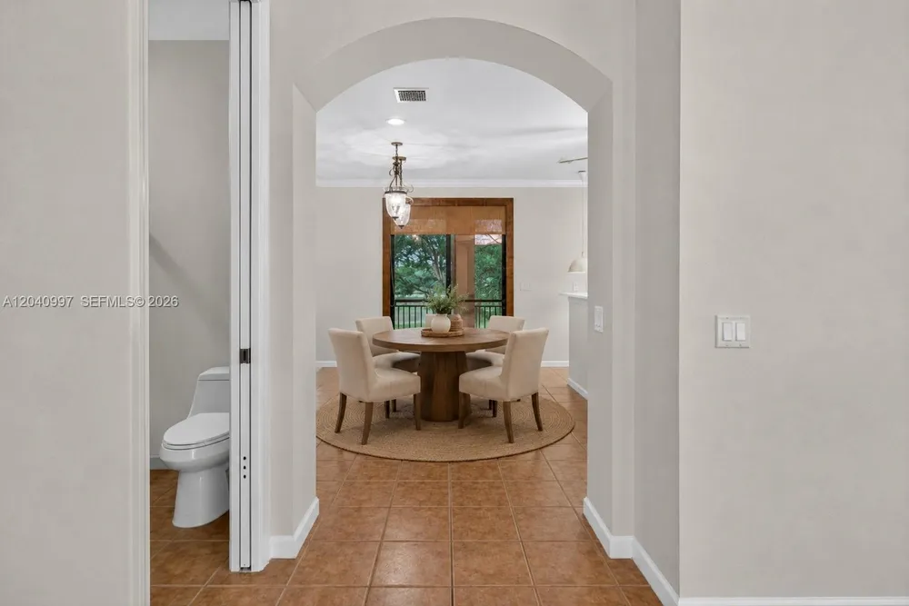 2767 Kinsington Cir, Weston, FL 33332