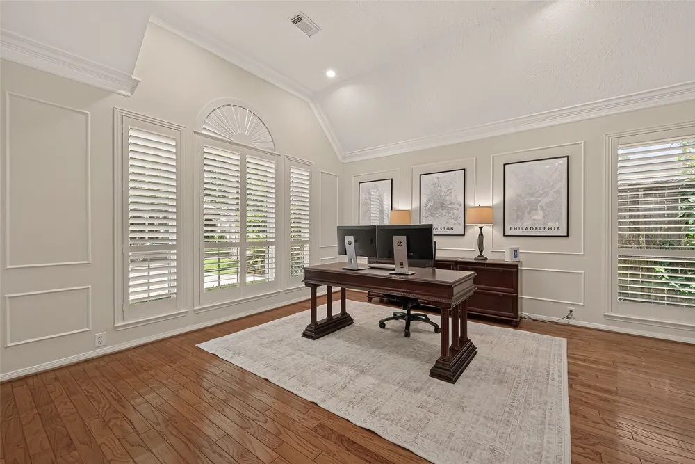 1311 Wickshire Ln, Houston, TX 77043