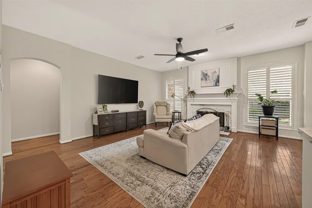 1311 Wickshire Ln, Houston, TX 77043