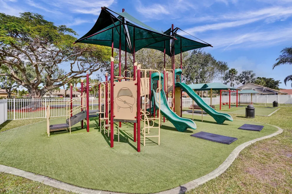 5222 Prairie Dunes Village Circle, Lake Worth Beach, FL 33463