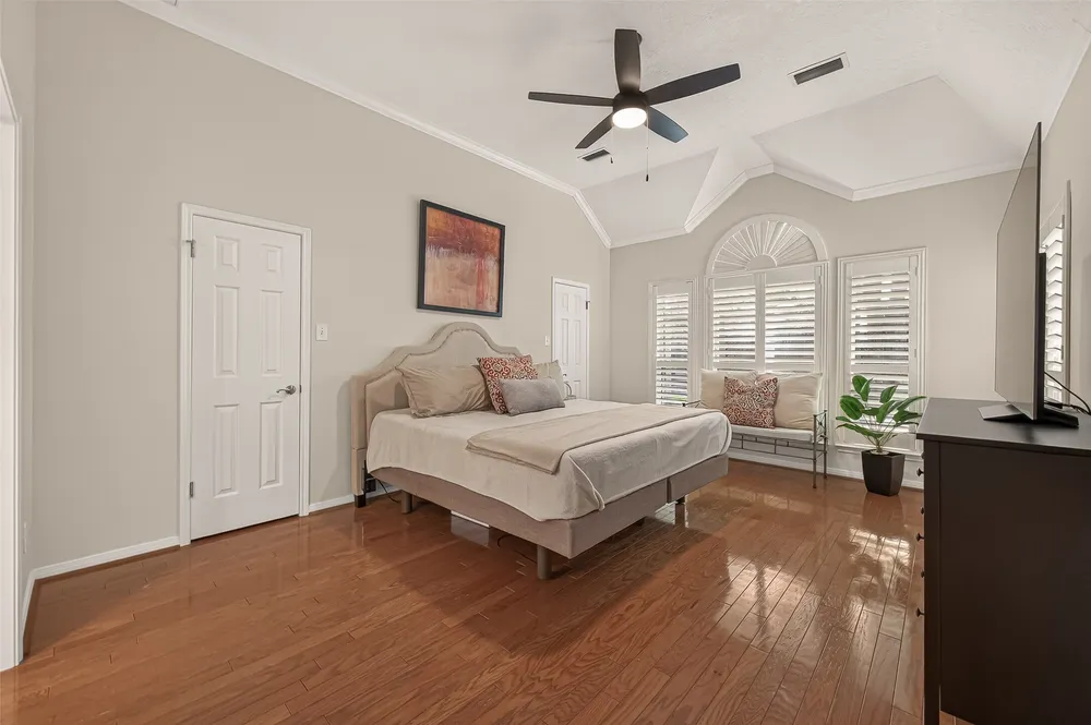 1311 Wickshire Ln, Houston, TX 77043