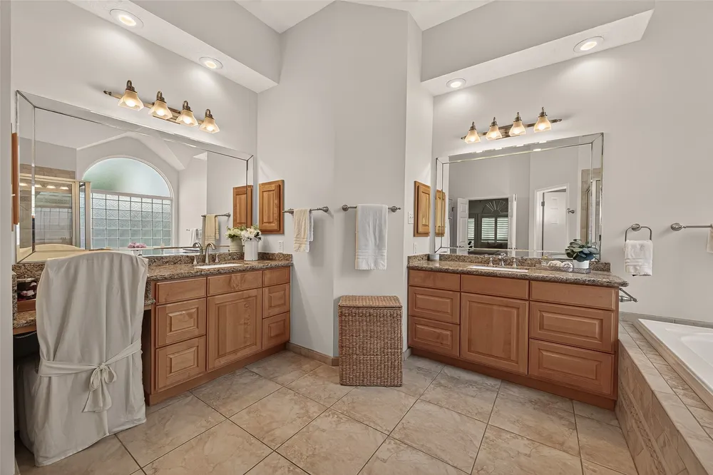 1311 Wickshire Ln, Houston, TX 77043